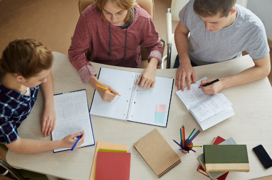Taller de reforç i acompanyament educatiu - ESO | Aj. de Manlleu